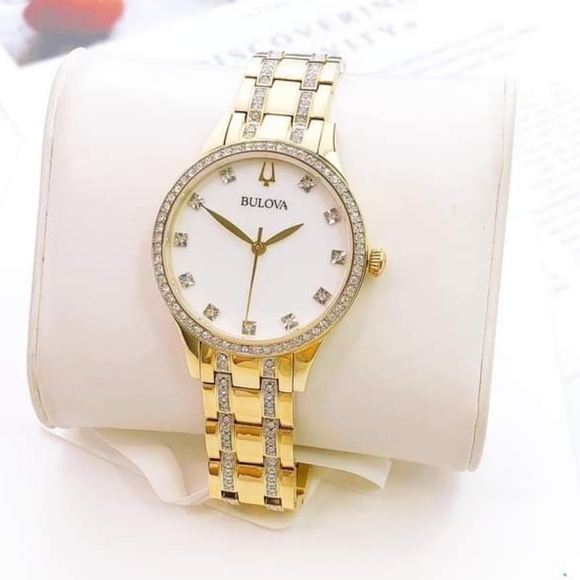 **NEW** Bulova Mother of Pearl Dial Ladies Watch - Picture 5 of 11